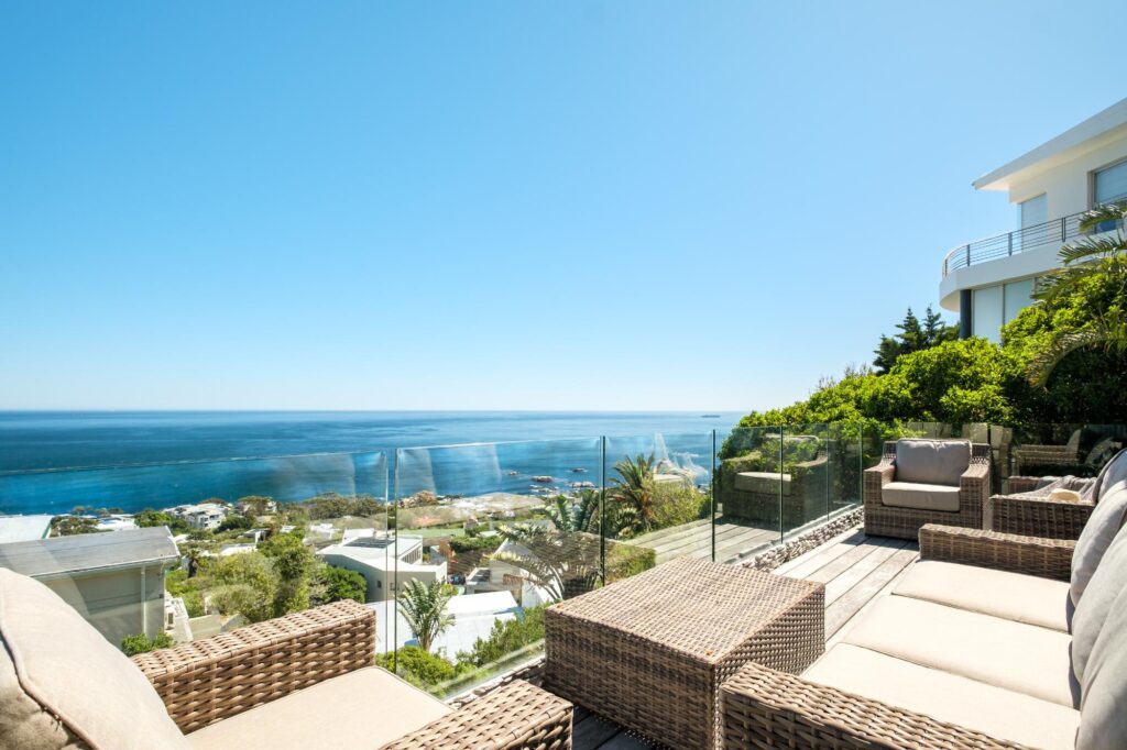 Stylish Camps Bay Home with Sea Views Beleza Villa
